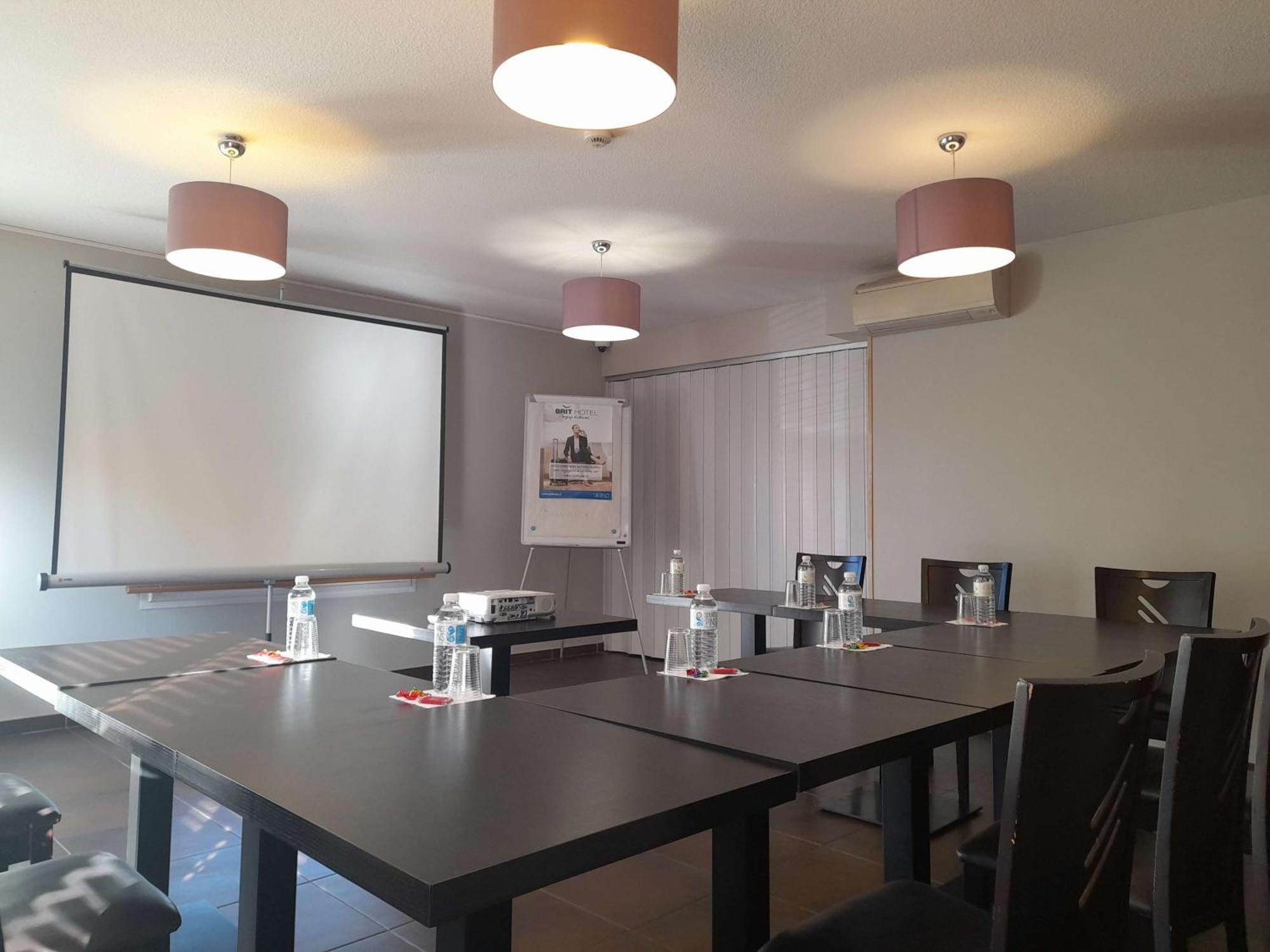 Brit Hotel Confort Montauban Bagian luar foto