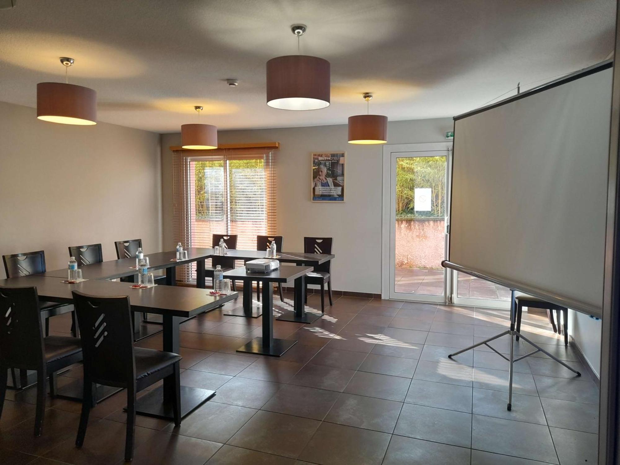 Brit Hotel Confort Montauban Bagian luar foto