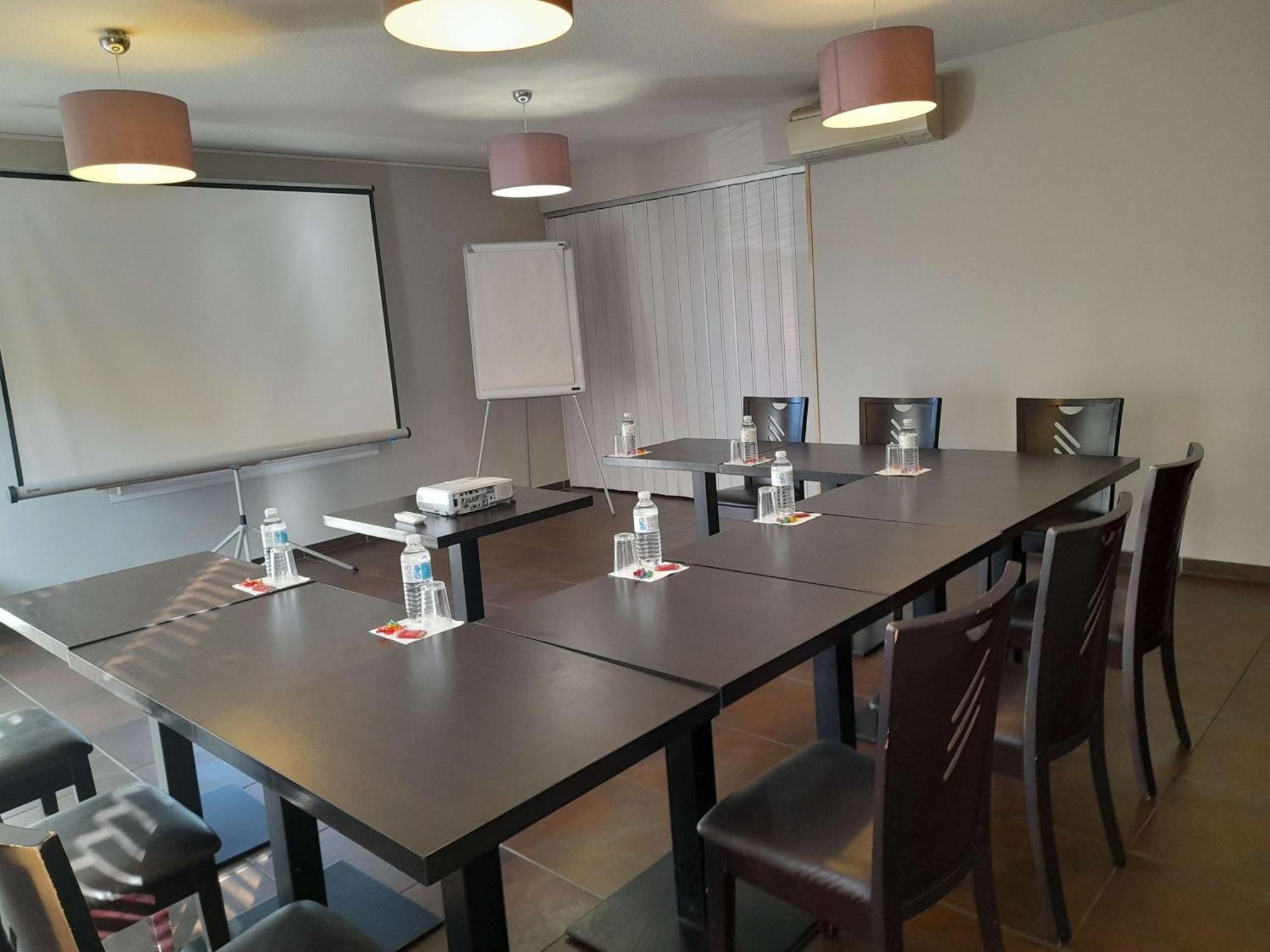Brit Hotel Confort Montauban Bagian luar foto