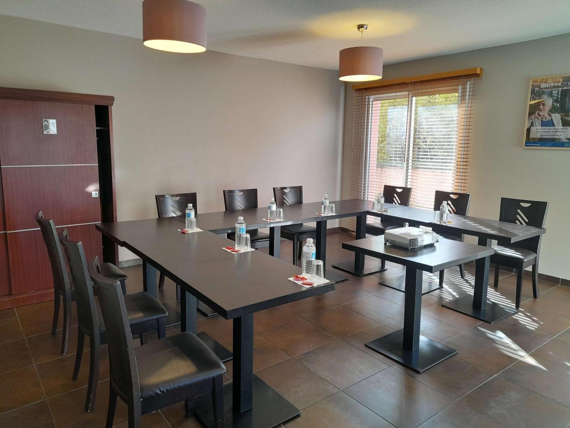 Brit Hotel Confort Montauban Bagian luar foto