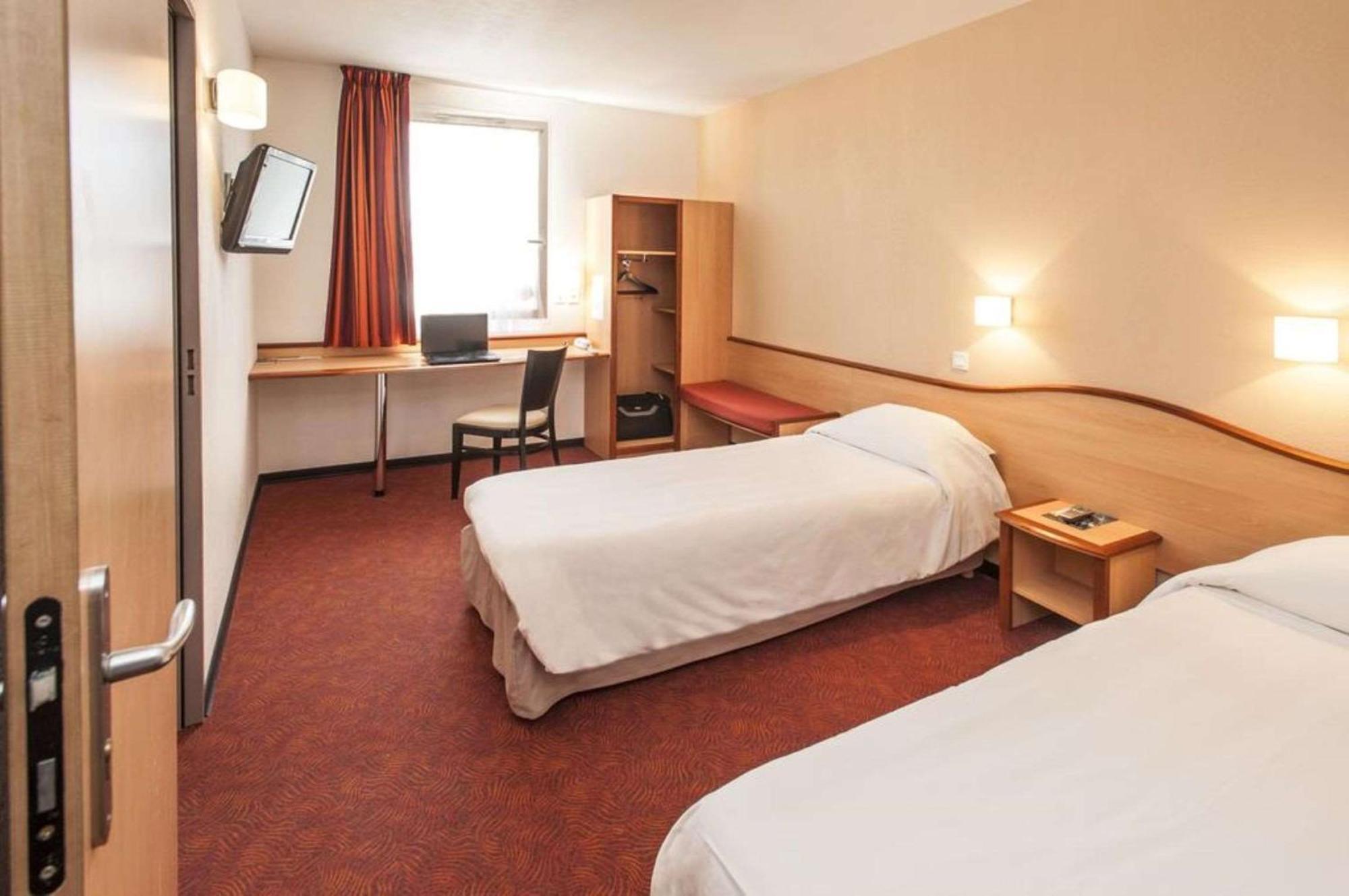 Brit Hotel Confort Montauban Bagian luar foto