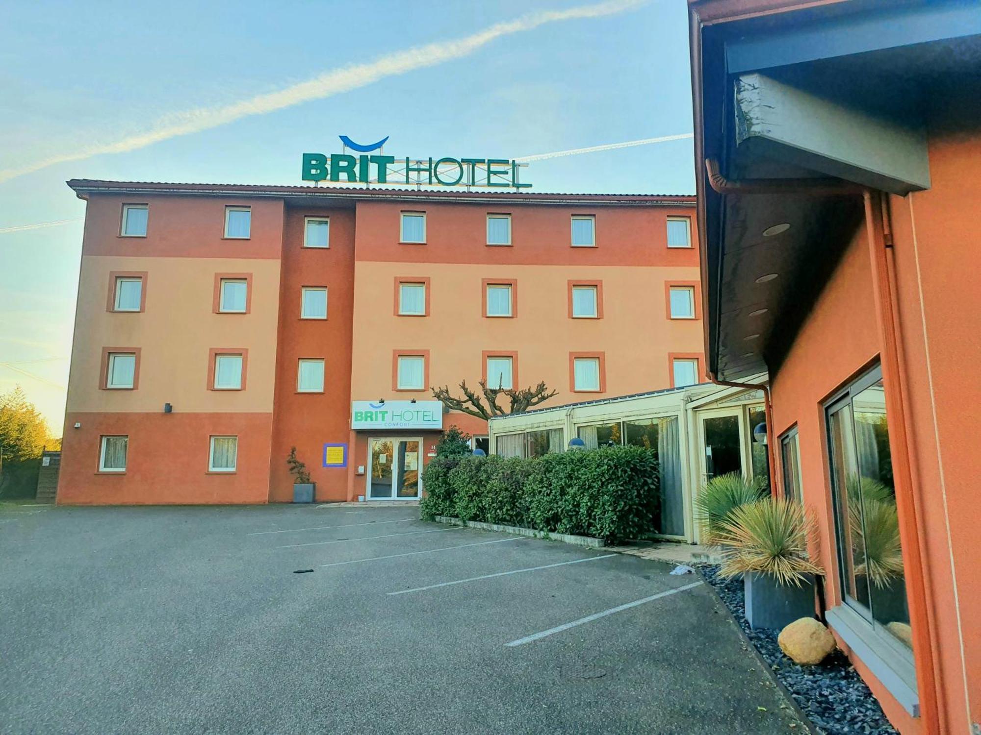 Brit Hotel Confort Montauban Bagian luar foto