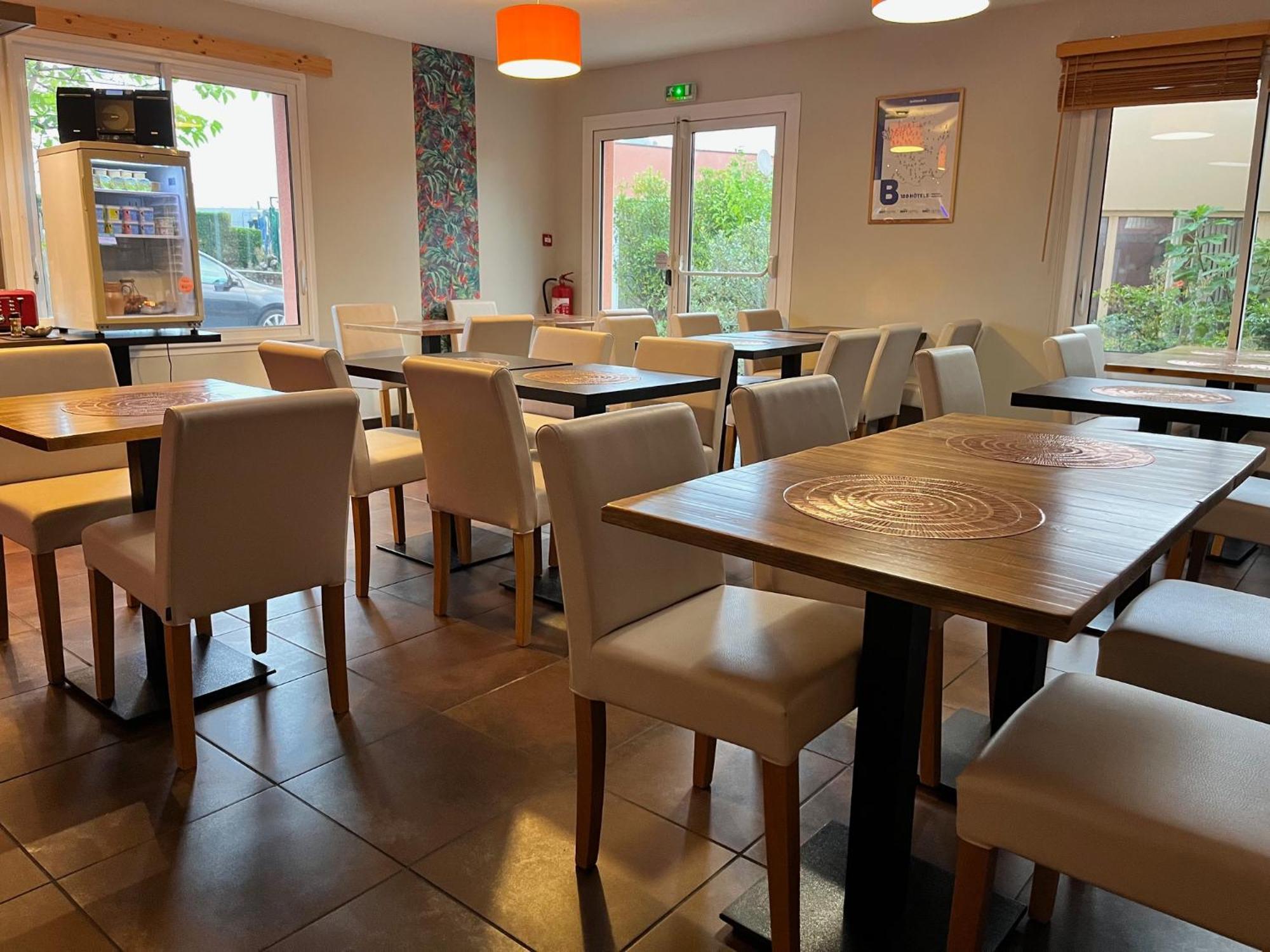 Brit Hotel Confort Montauban Bagian luar foto