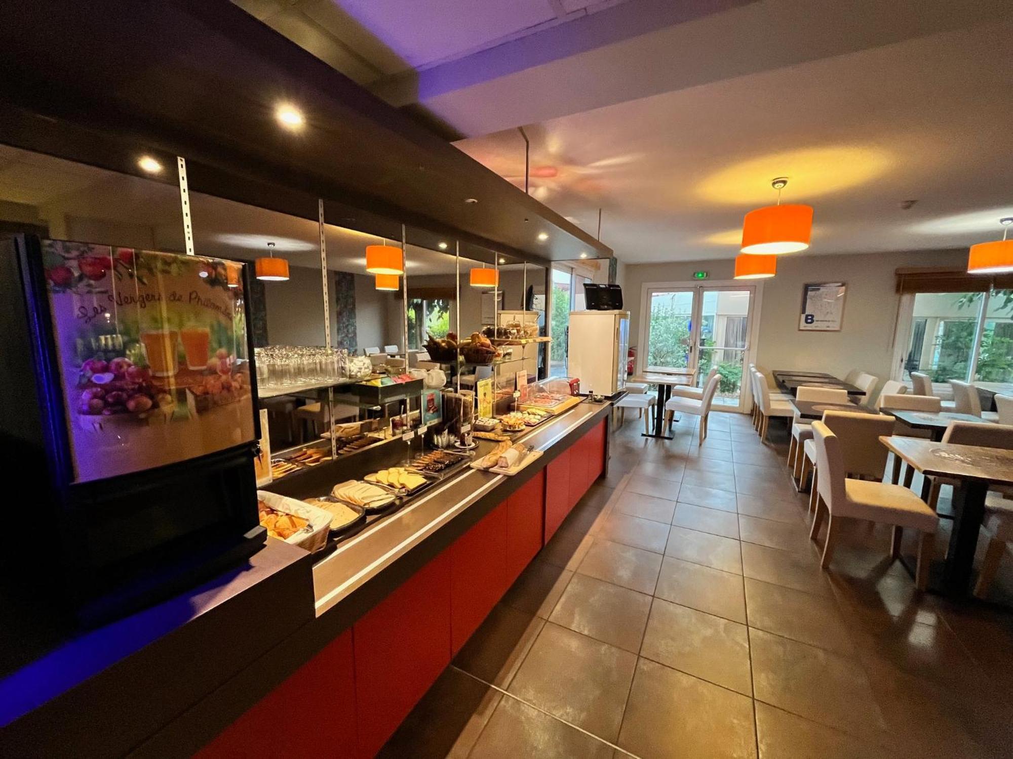 Brit Hotel Confort Montauban Bagian luar foto