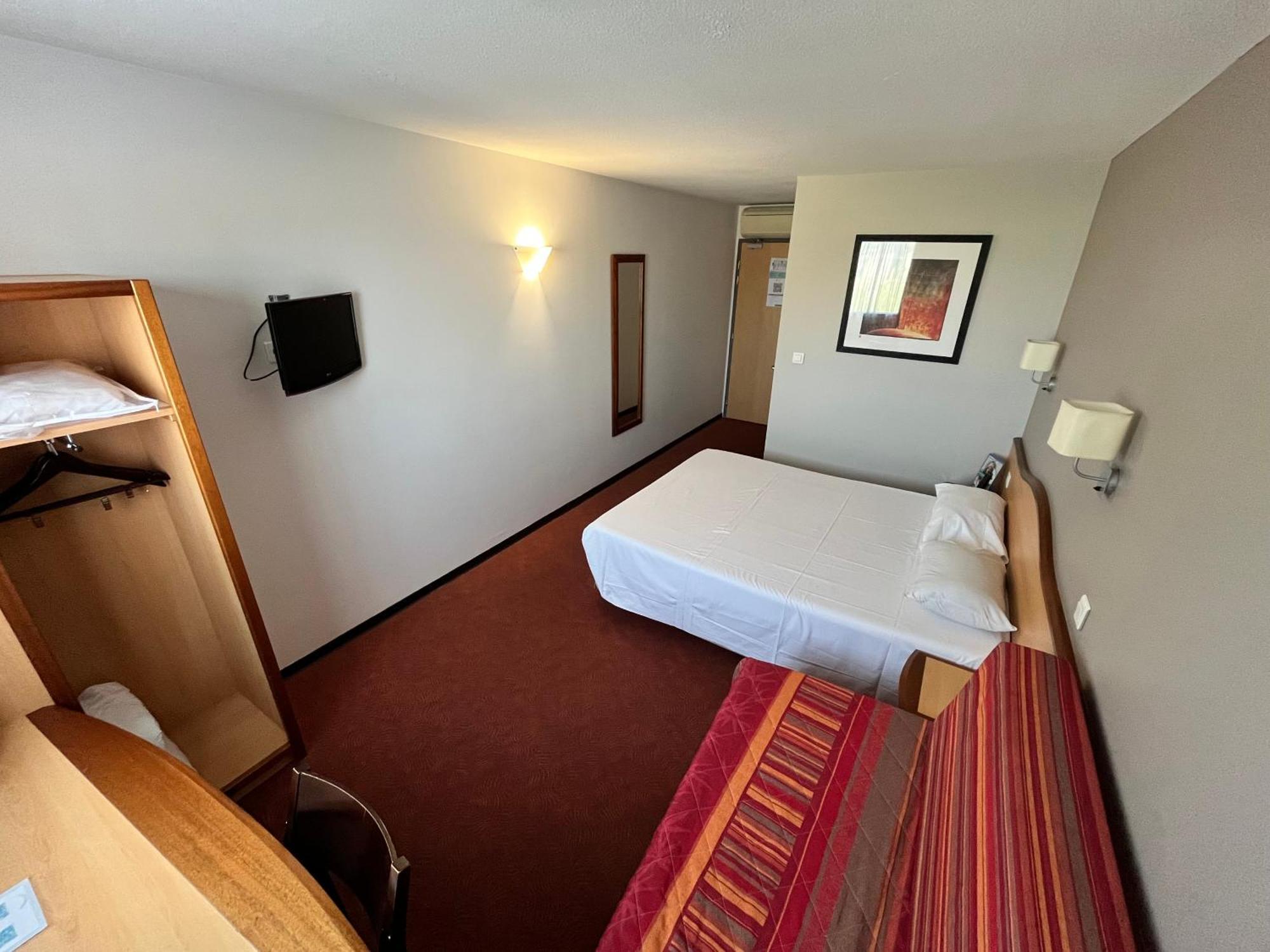 Brit Hotel Confort Montauban Bagian luar foto