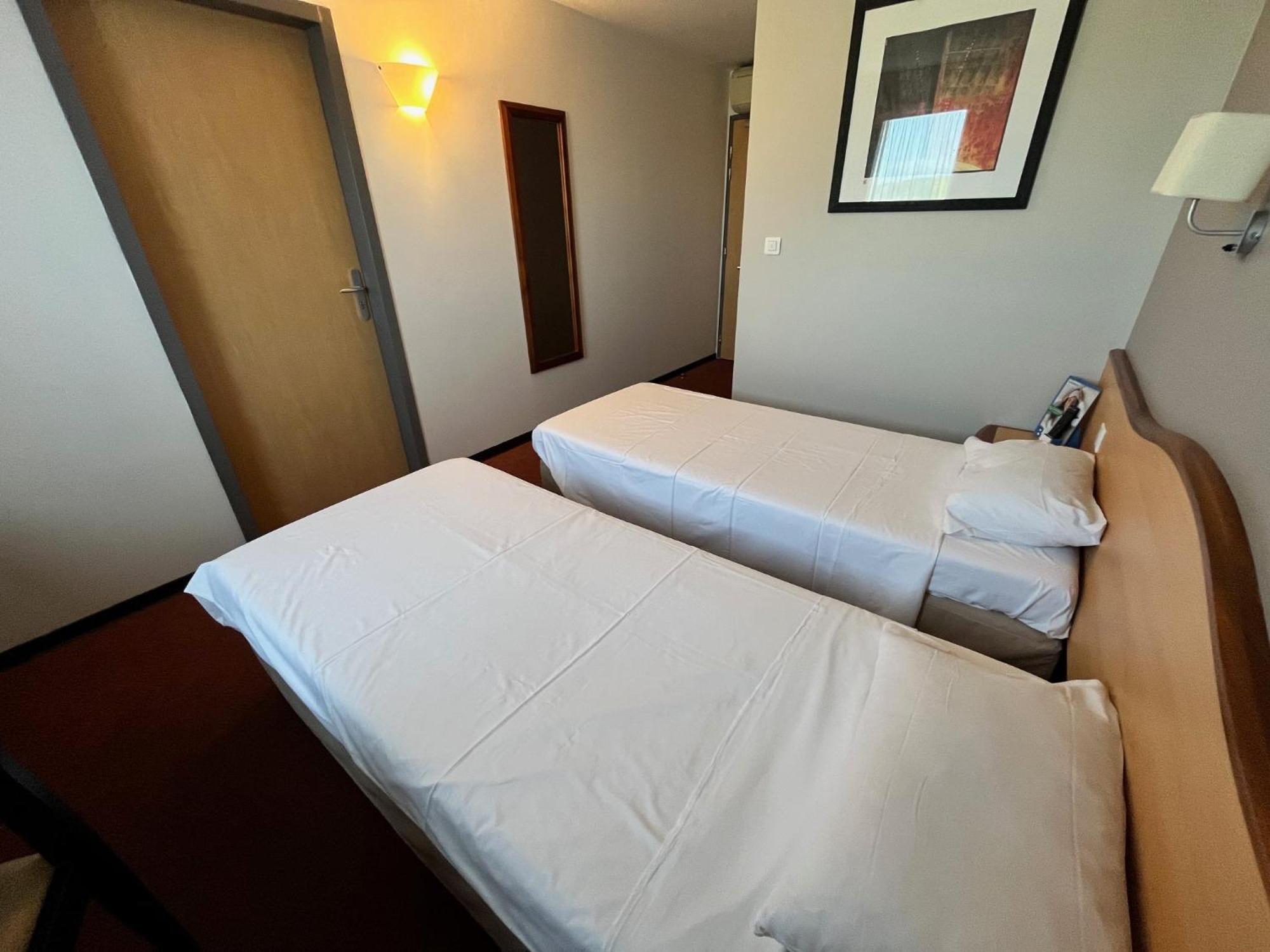 Brit Hotel Confort Montauban Bagian luar foto