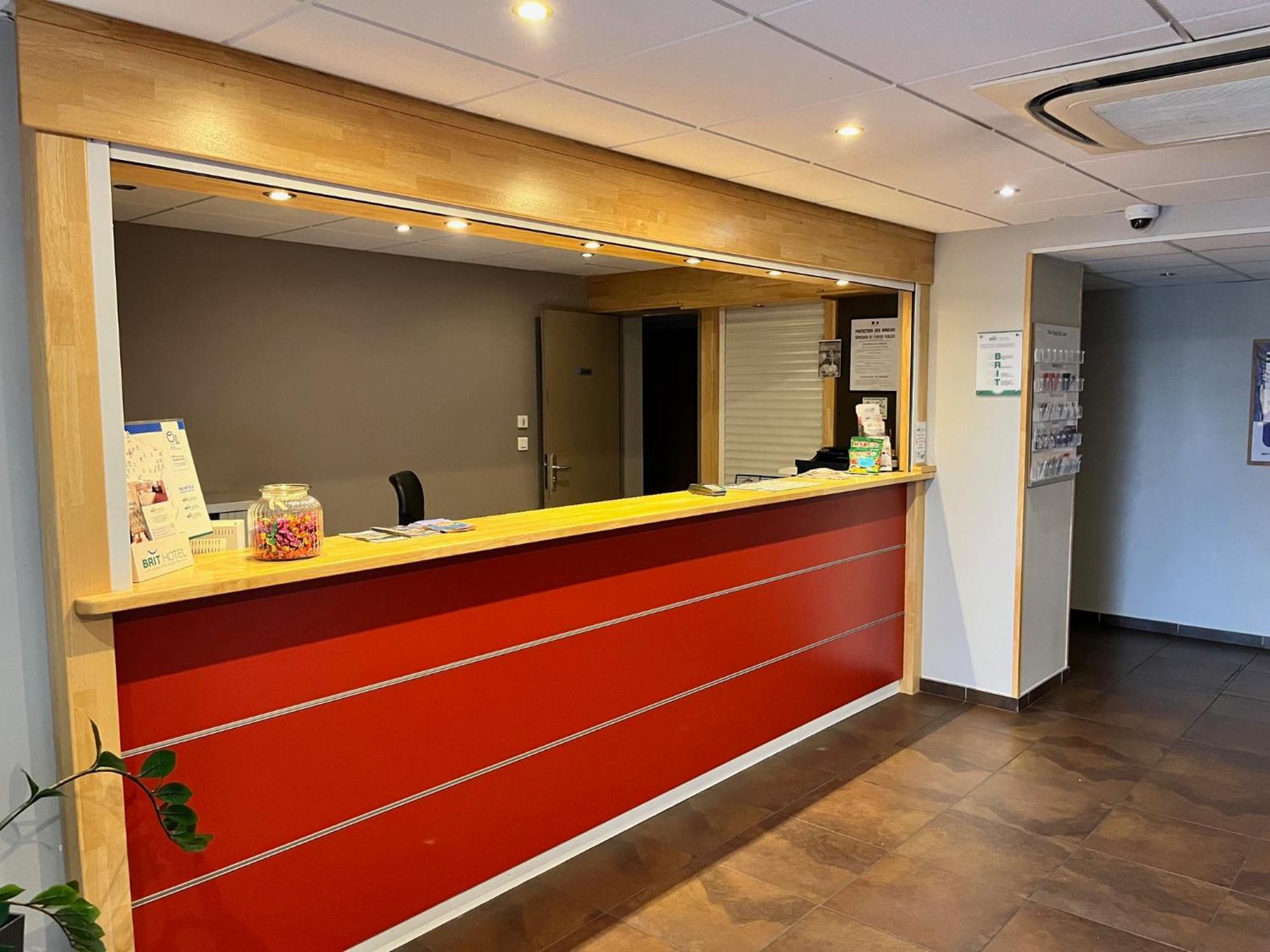 Brit Hotel Confort Montauban Bagian luar foto