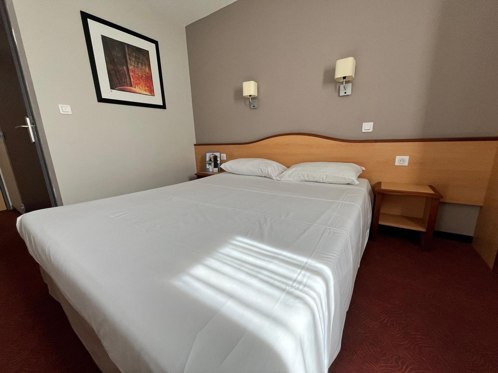 Brit Hotel Confort Montauban Bagian luar foto