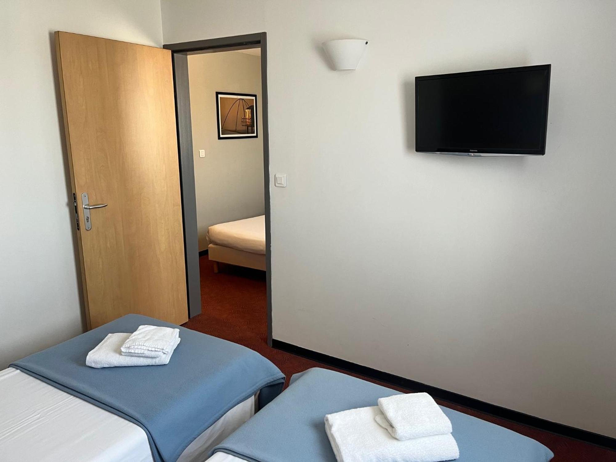 Brit Hotel Confort Montauban Bagian luar foto