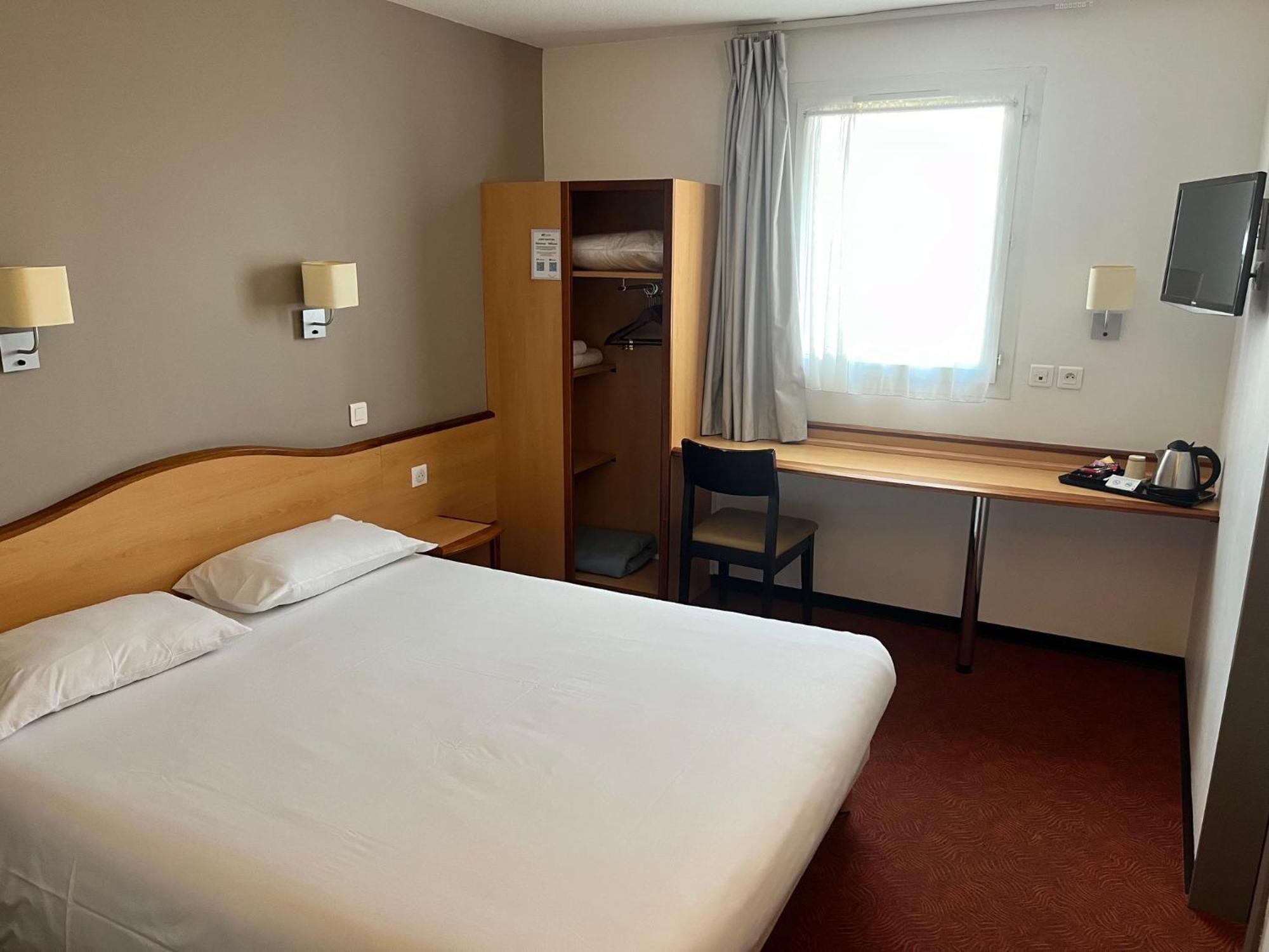 Brit Hotel Confort Montauban Bagian luar foto