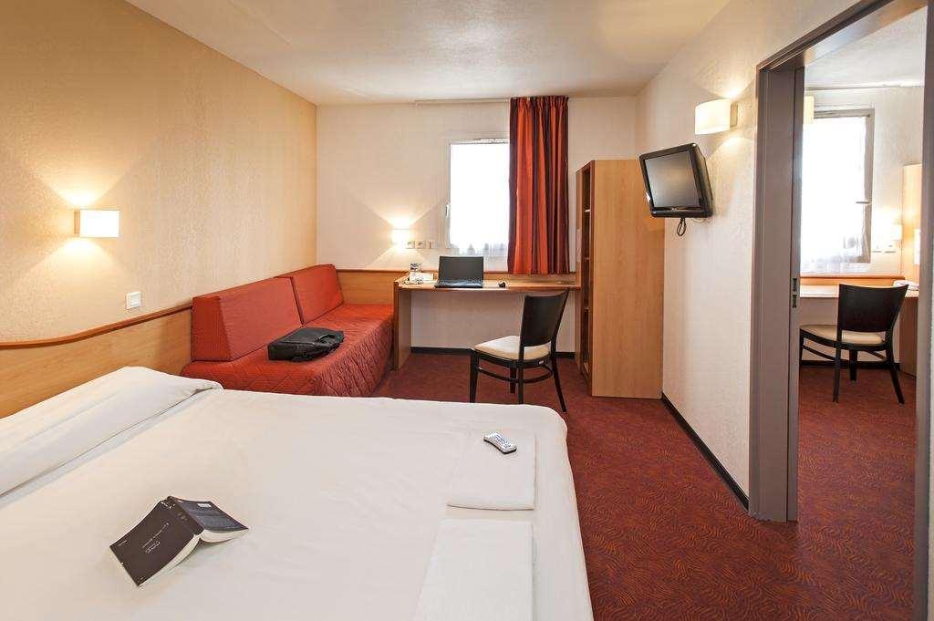 Brit Hotel Confort Montauban Ruang foto