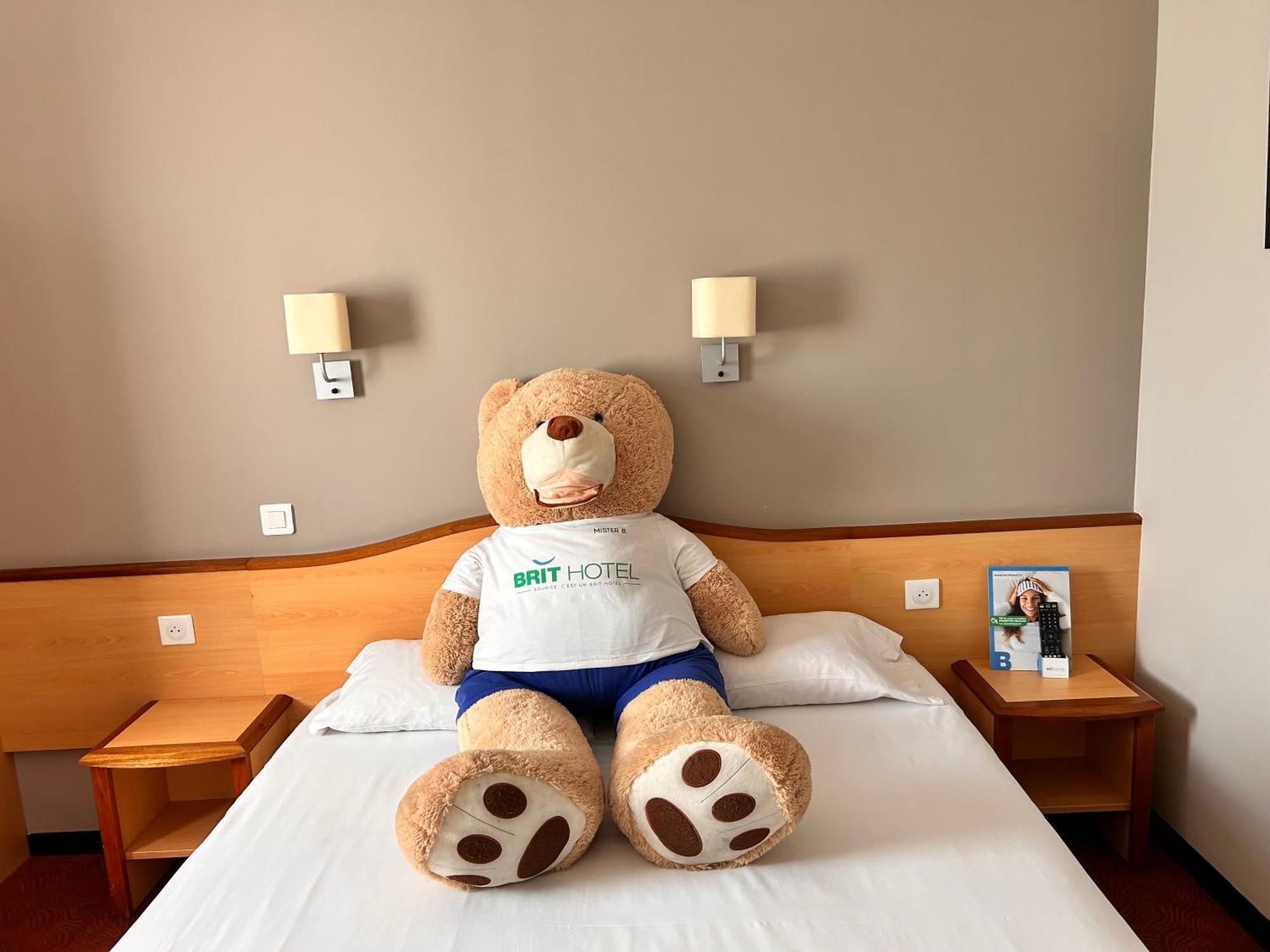Brit Hotel Confort Montauban Bagian luar foto