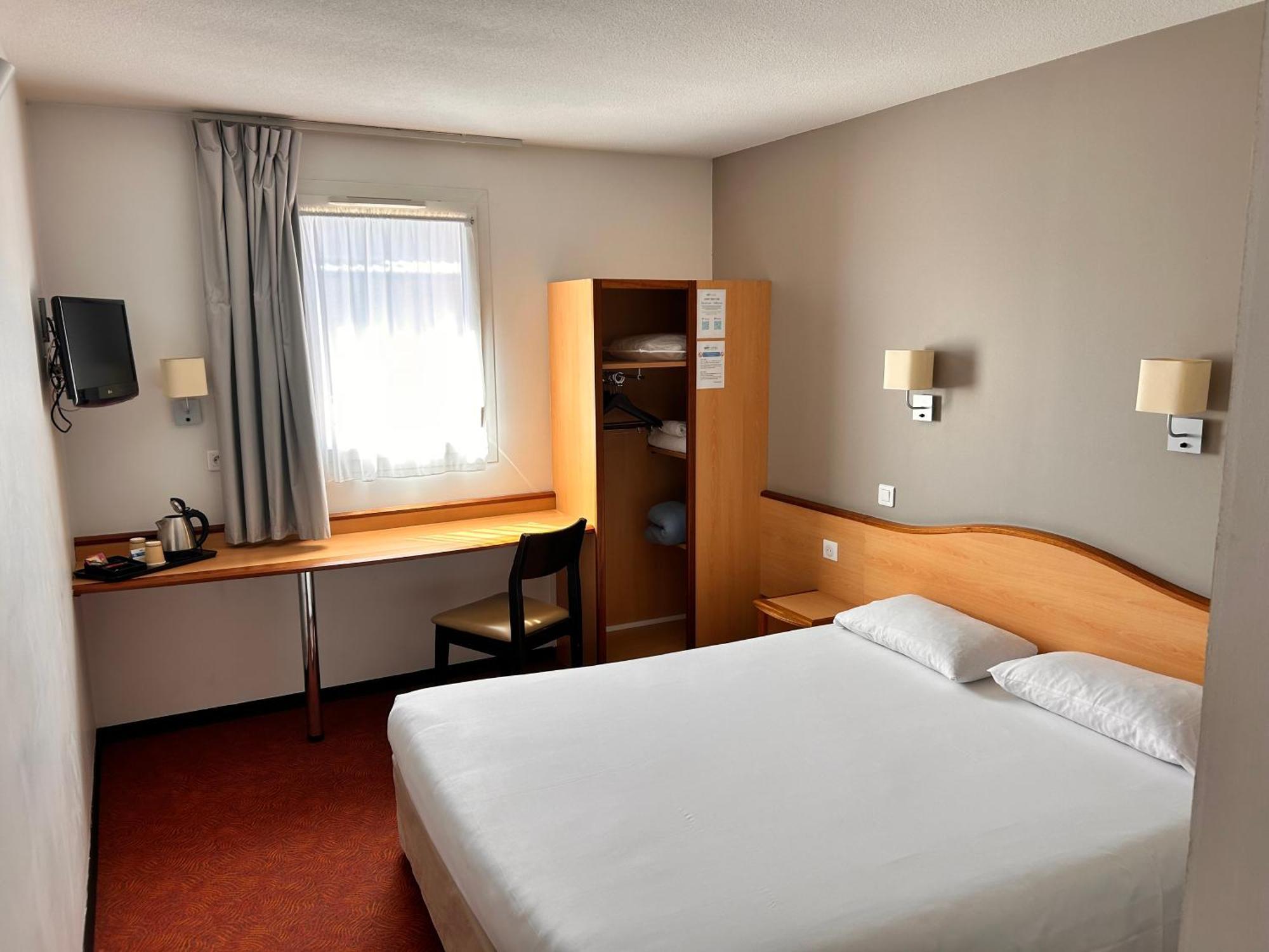 Brit Hotel Confort Montauban Bagian luar foto