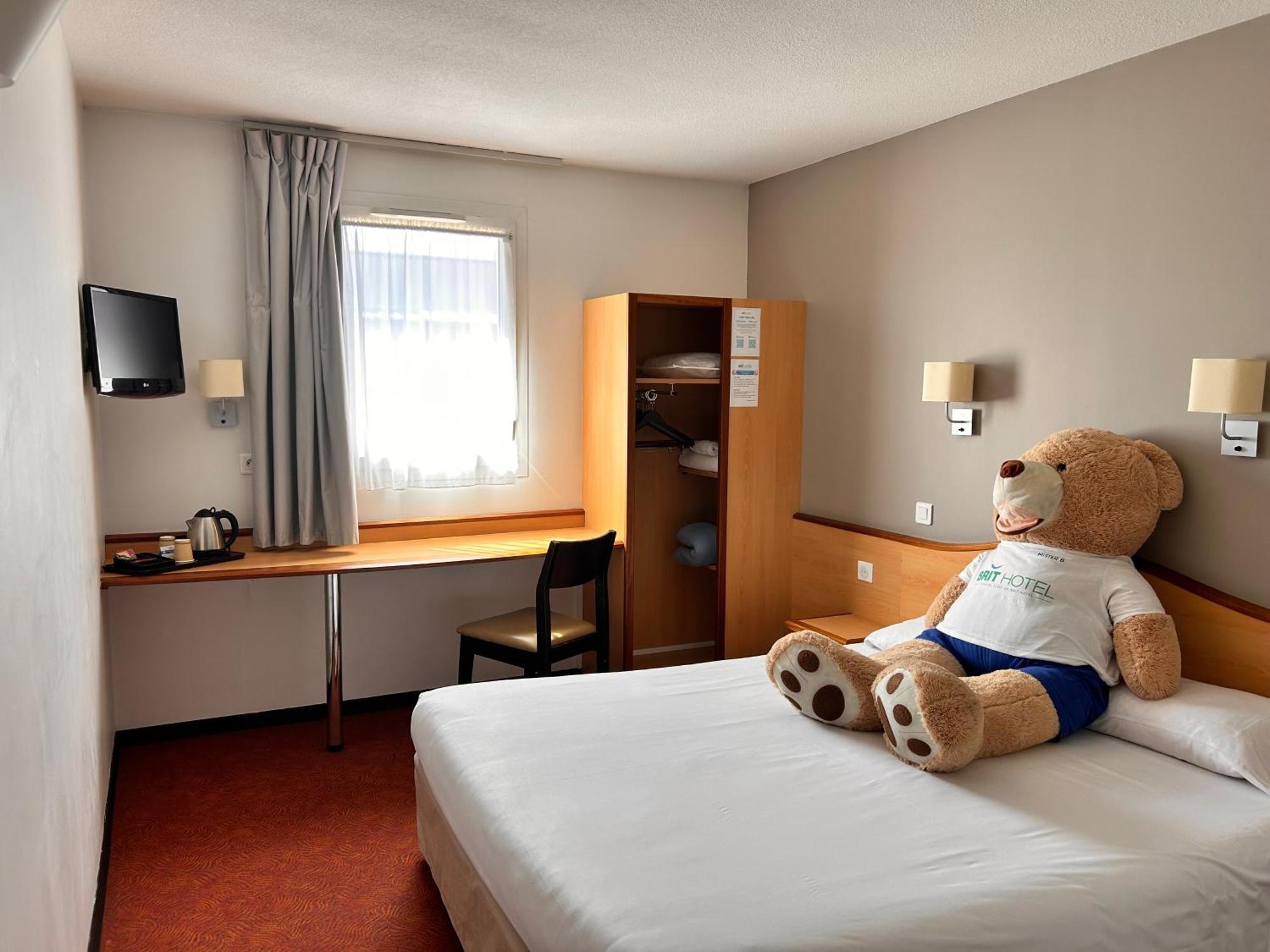 Brit Hotel Confort Montauban Bagian luar foto