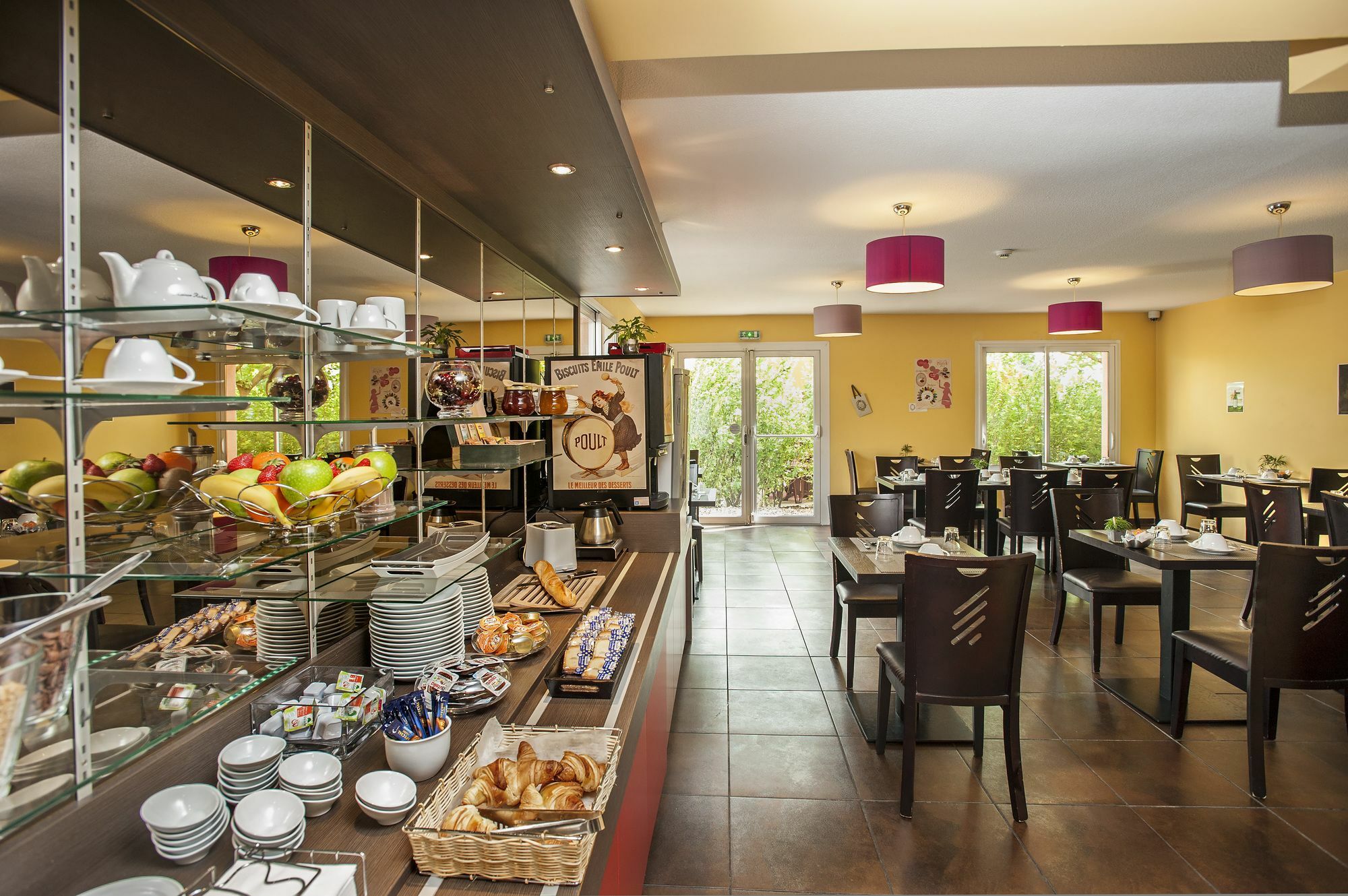 Brit Hotel Confort Montauban Bagian luar foto