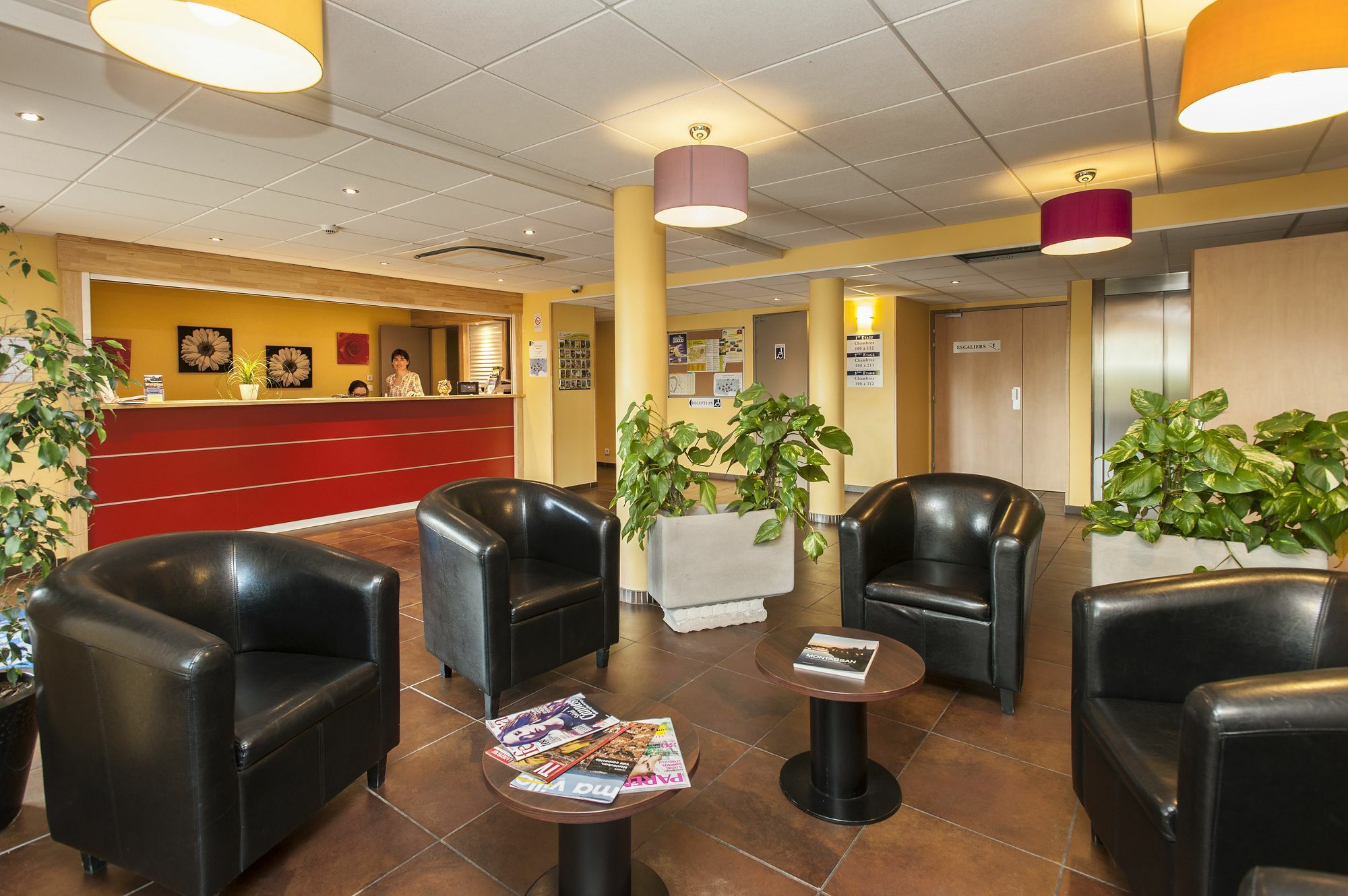 Brit Hotel Confort Montauban Bagian luar foto
