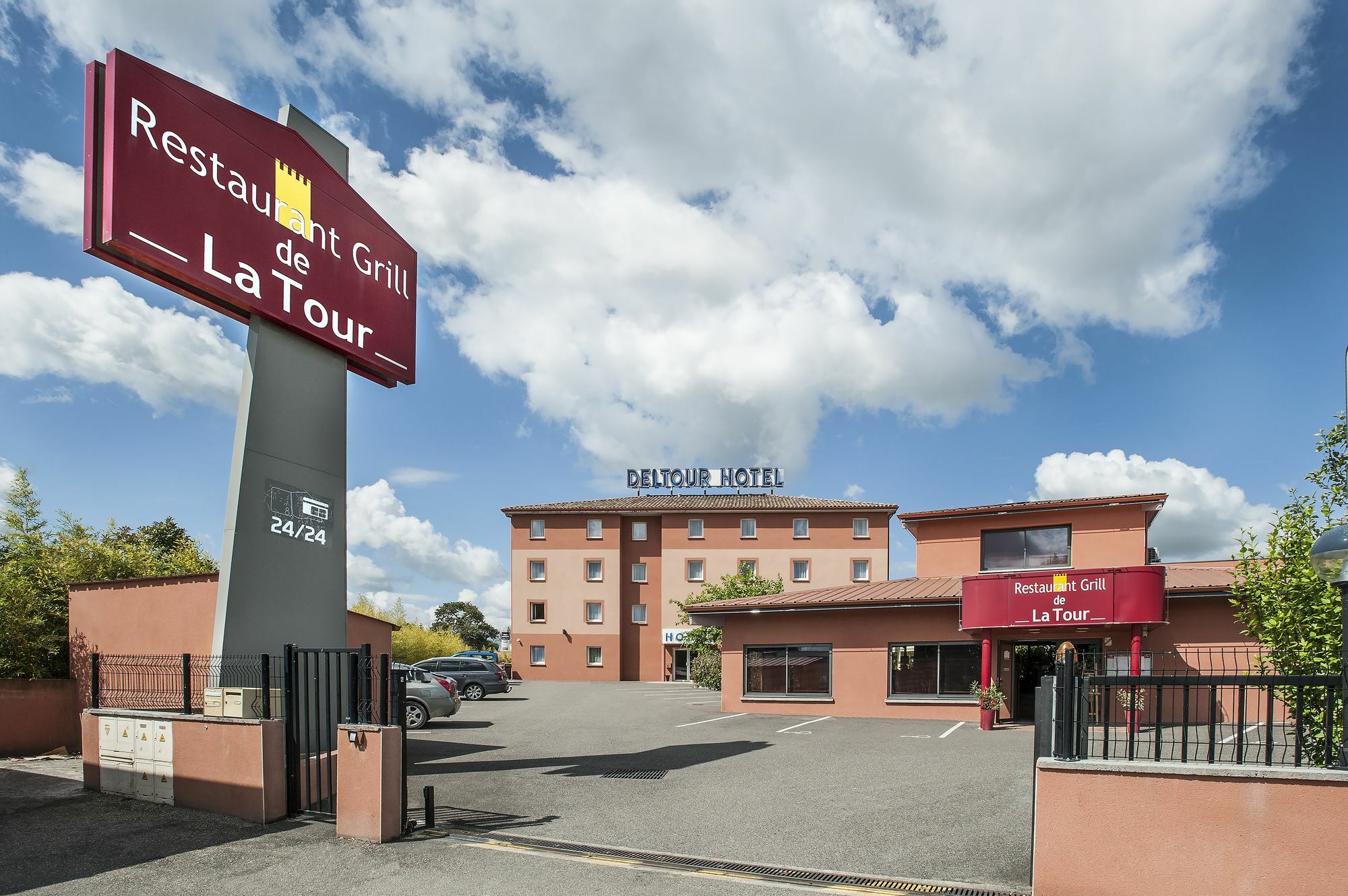 Brit Hotel Confort Montauban Bagian luar foto